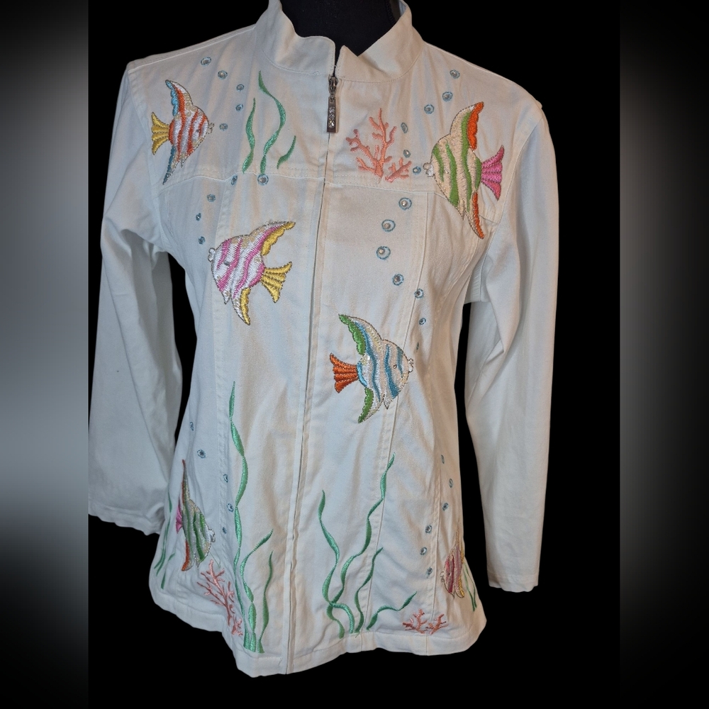 Elegant White Rhinestone Embroidered Denim Coastal Jacket Size Small​This cheer